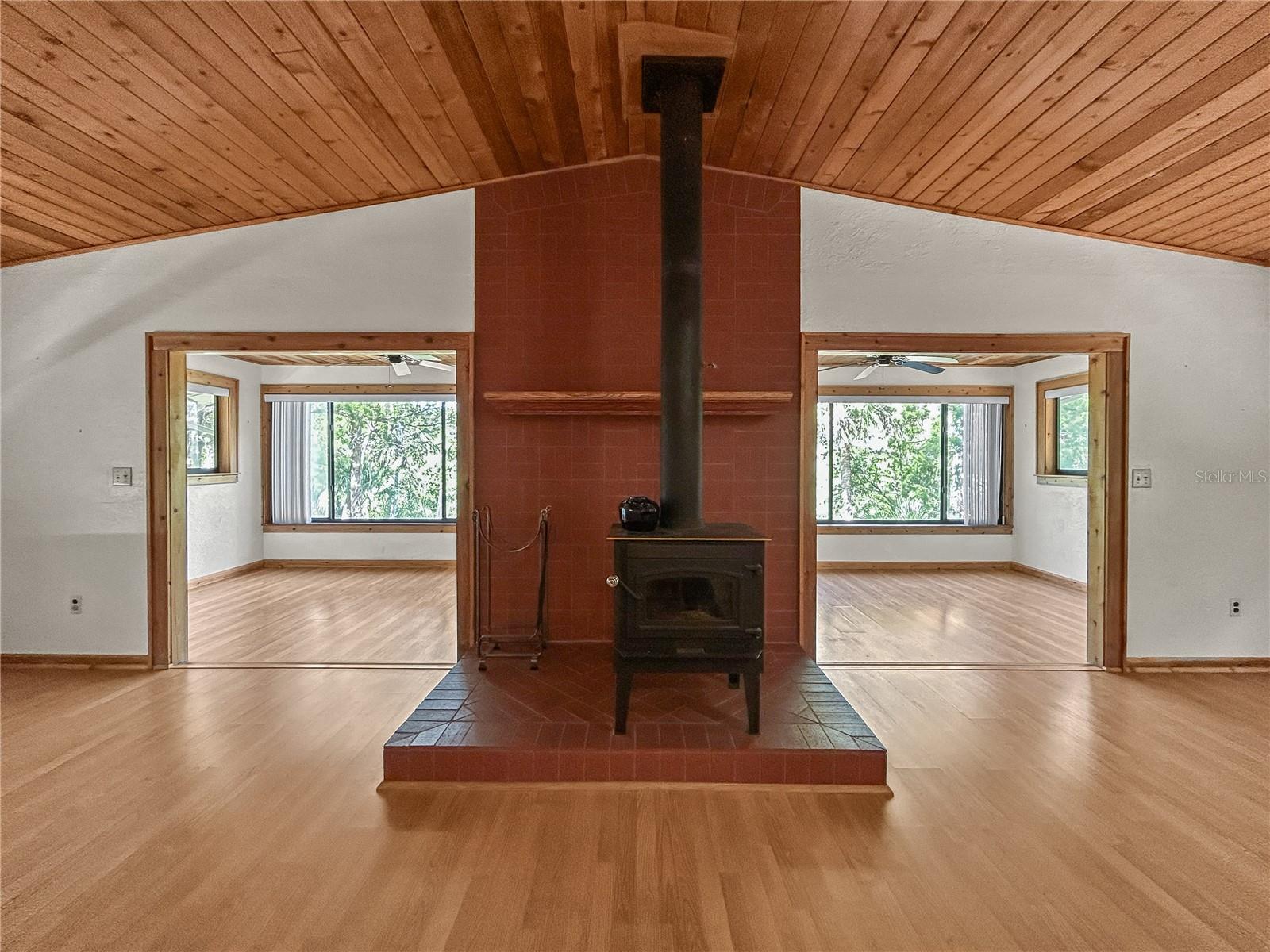 Listing photo id 7 for 11163 Bougainvillea Court