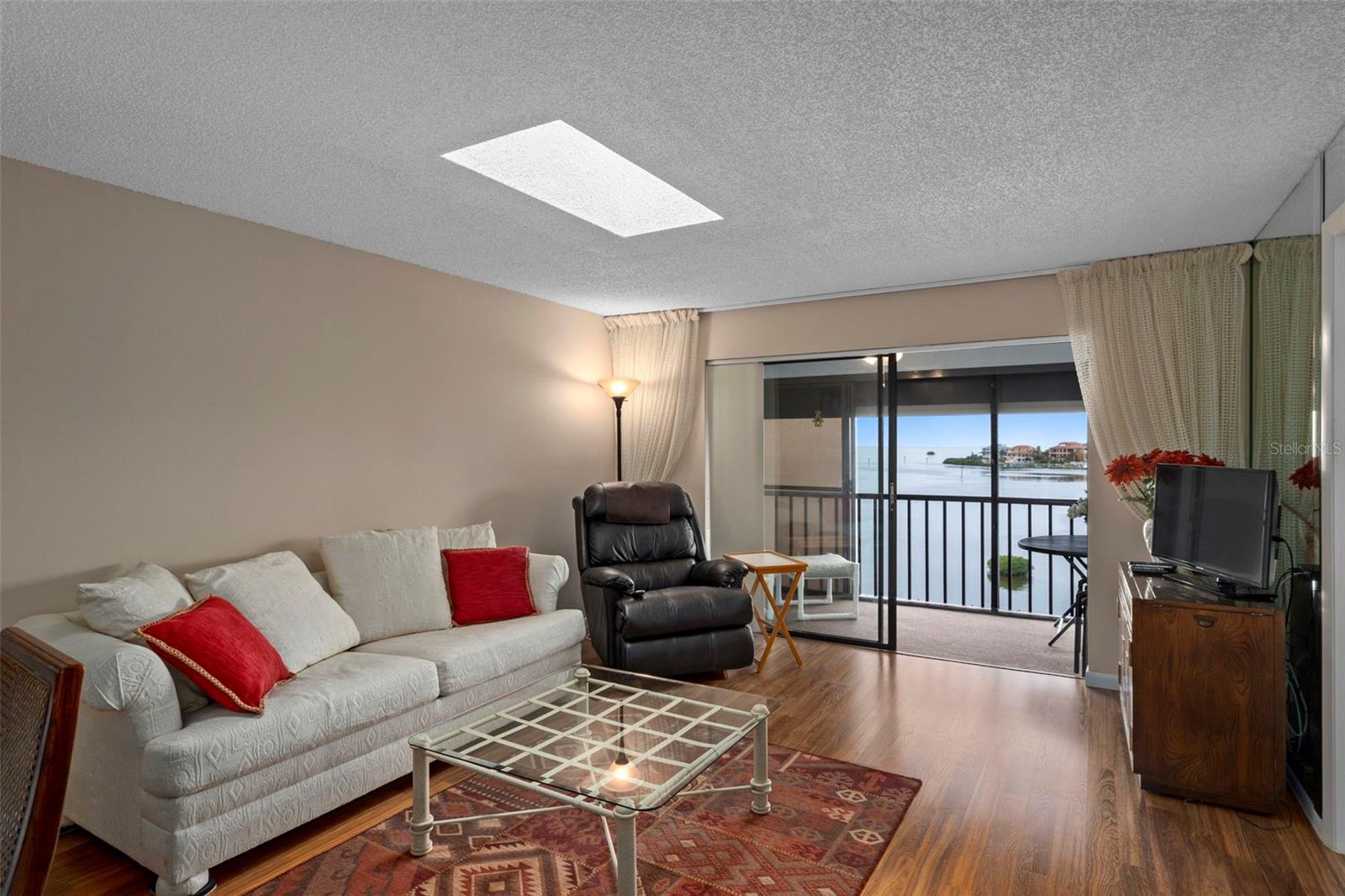 Image 25 of 49 For 8211 Brent Street 844