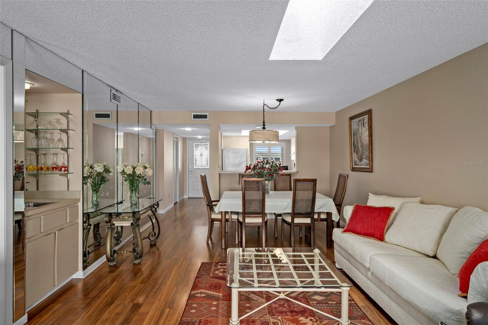 Image 26 of 49 For 8211 Brent Street 844