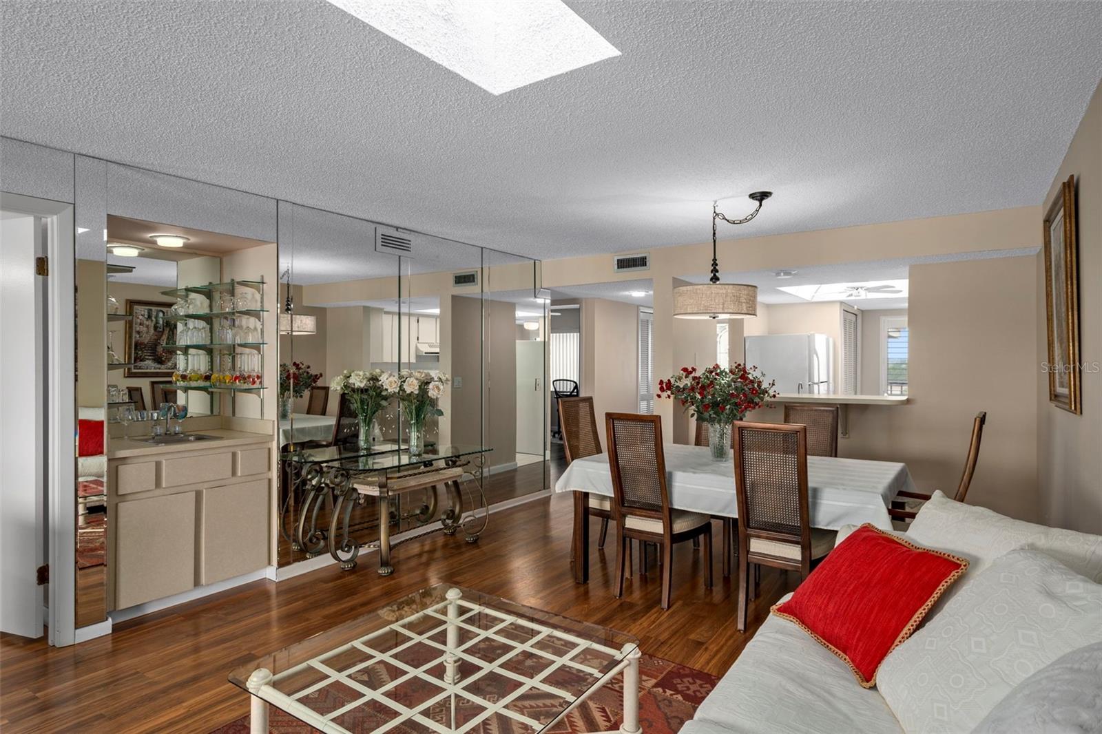 Image 27 of 49 For 8211 Brent Street 844