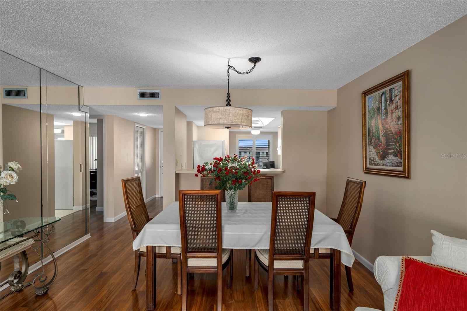 Image 28 of 49 For 8211 Brent Street 844