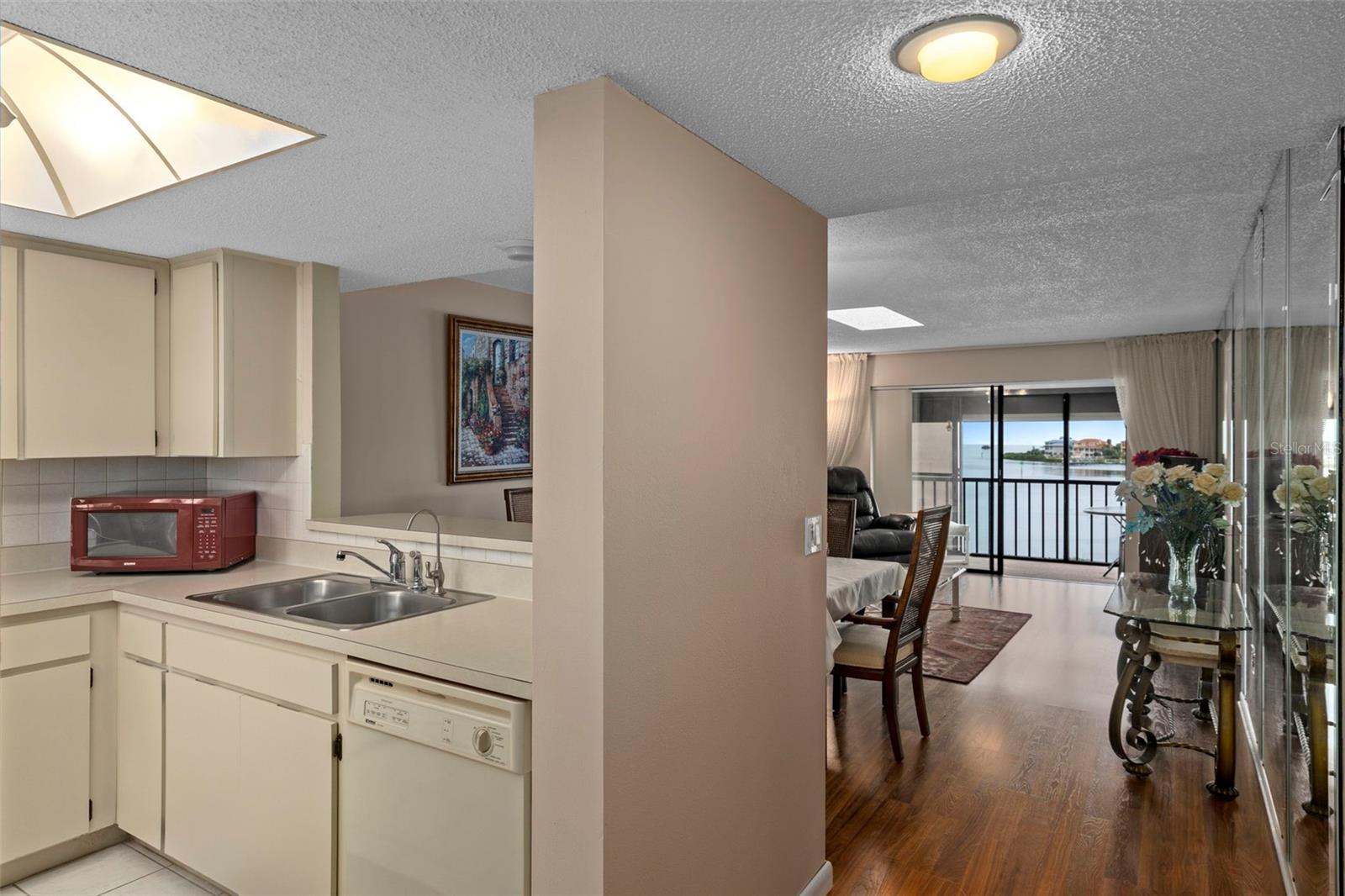 Image 33 of 49 For 8211 Brent Street 844