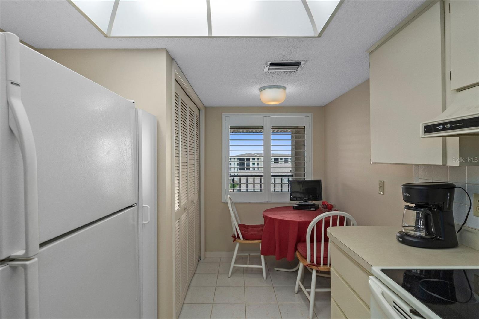 Image 34 of 49 For 8211 Brent Street 844