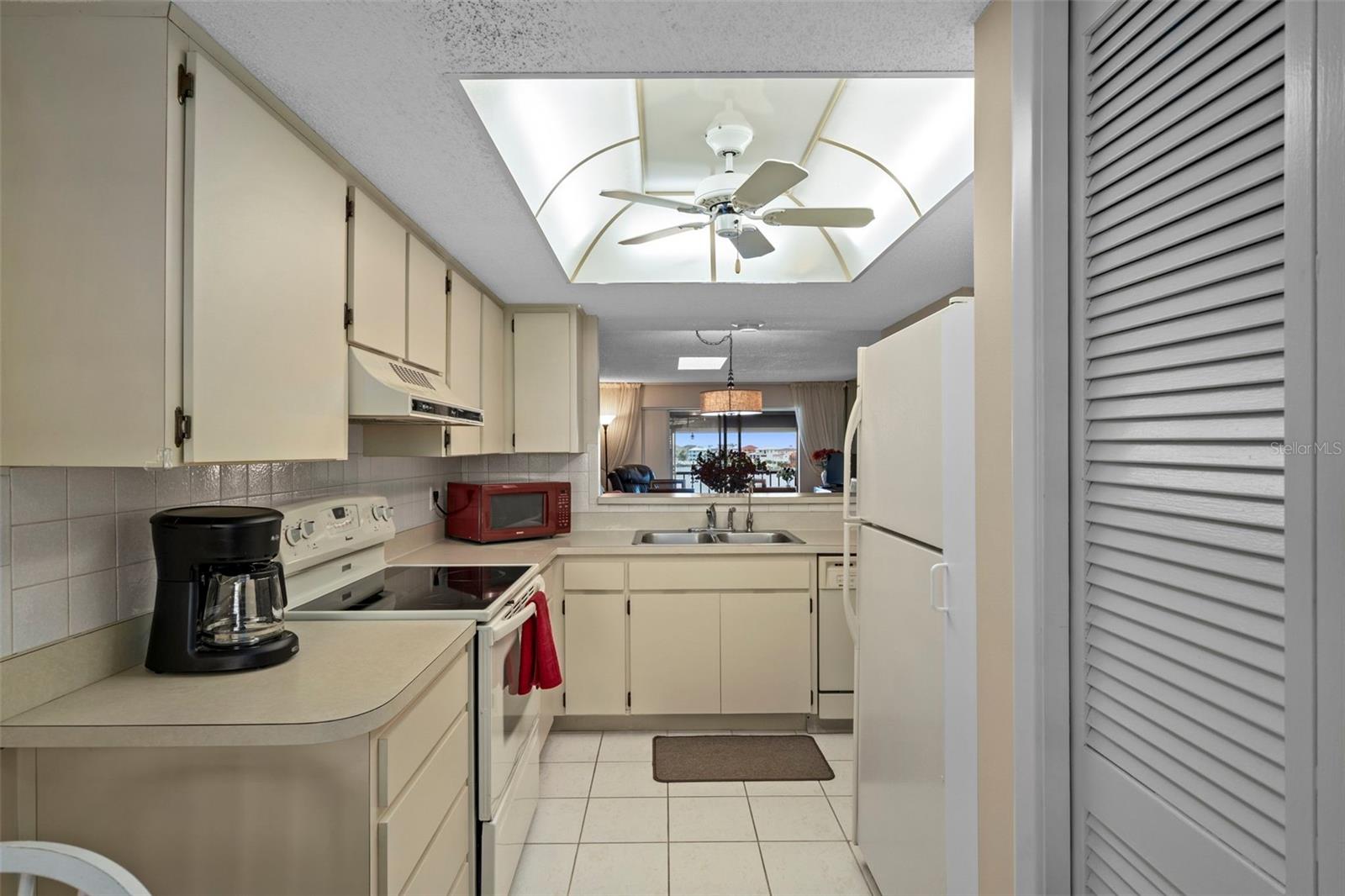 Image 35 of 49 For 8211 Brent Street 844