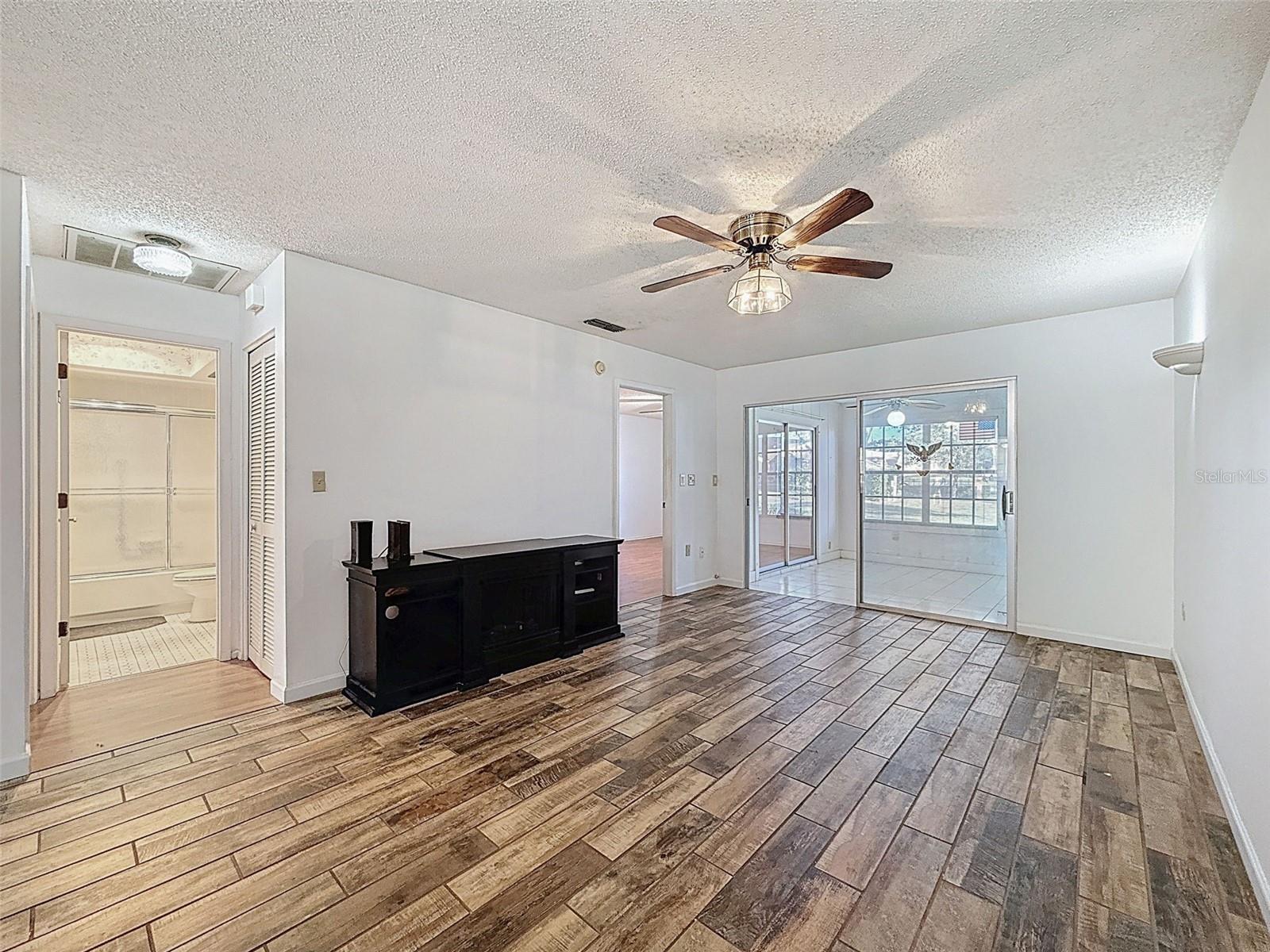 Image 22 of 74 For 11403 Versailles Lane E