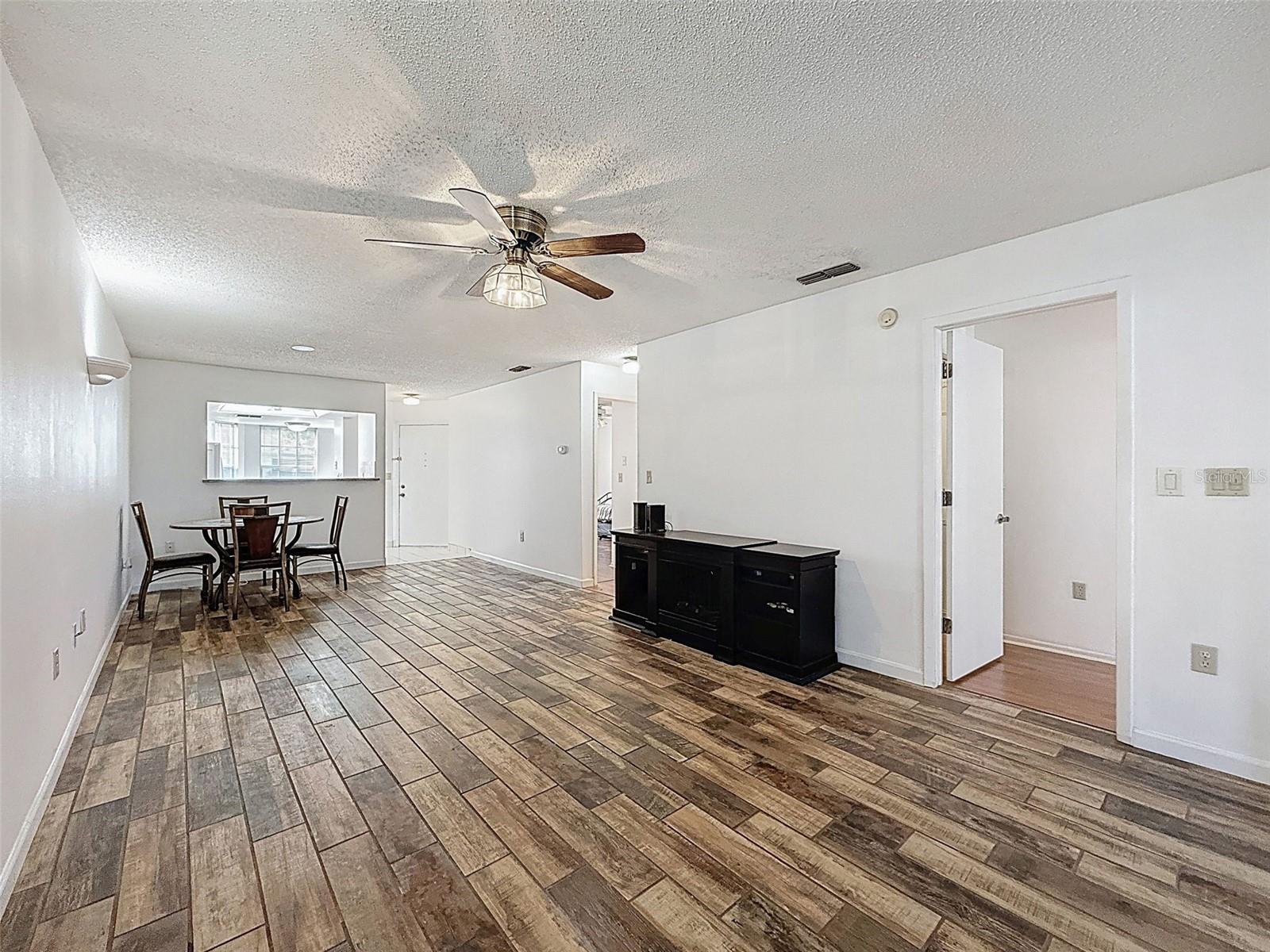 Image 3 of 74 For 11403 Versailles Lane E