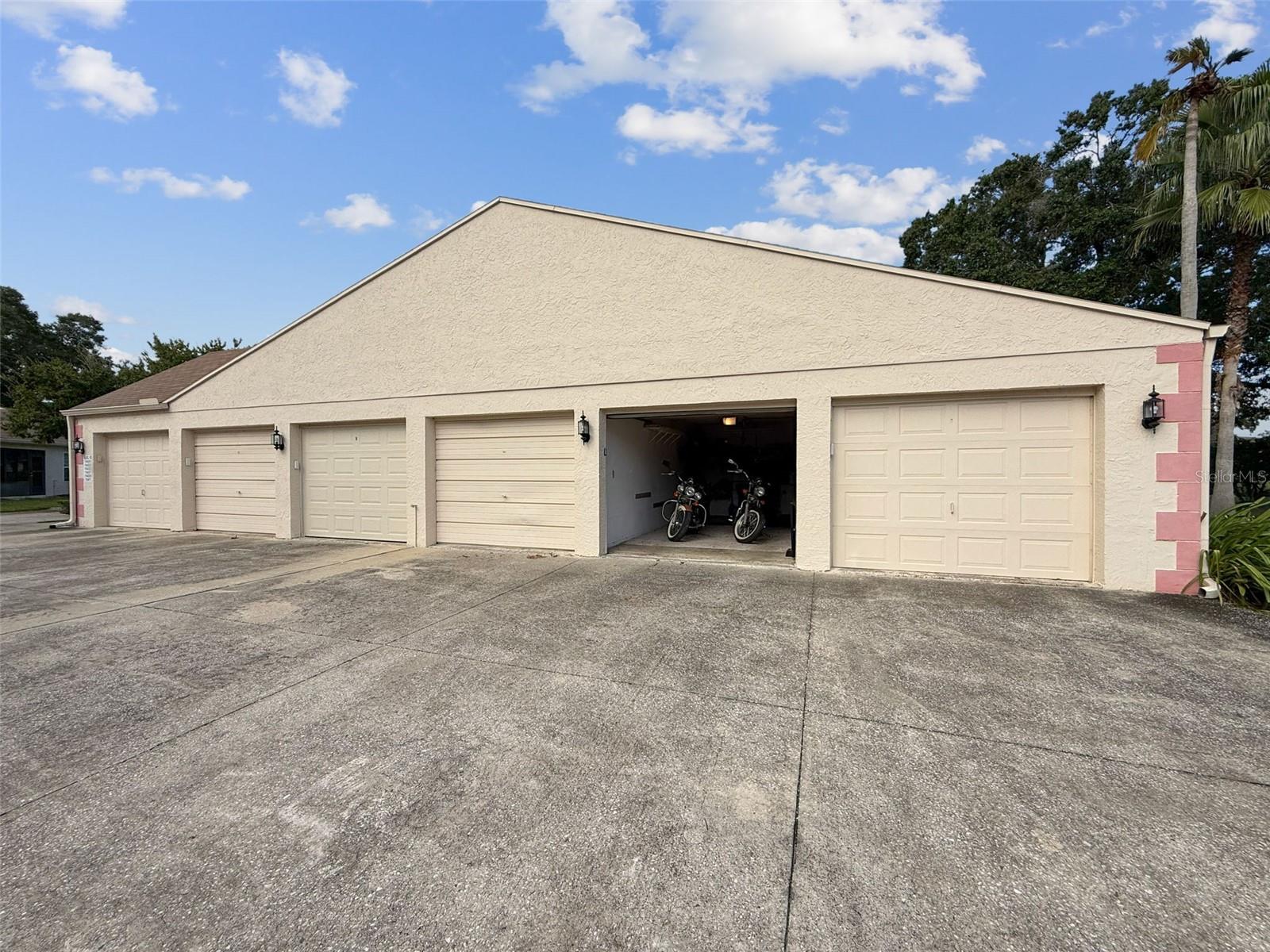 Image 33 of 74 For 11403 Versailles Lane E