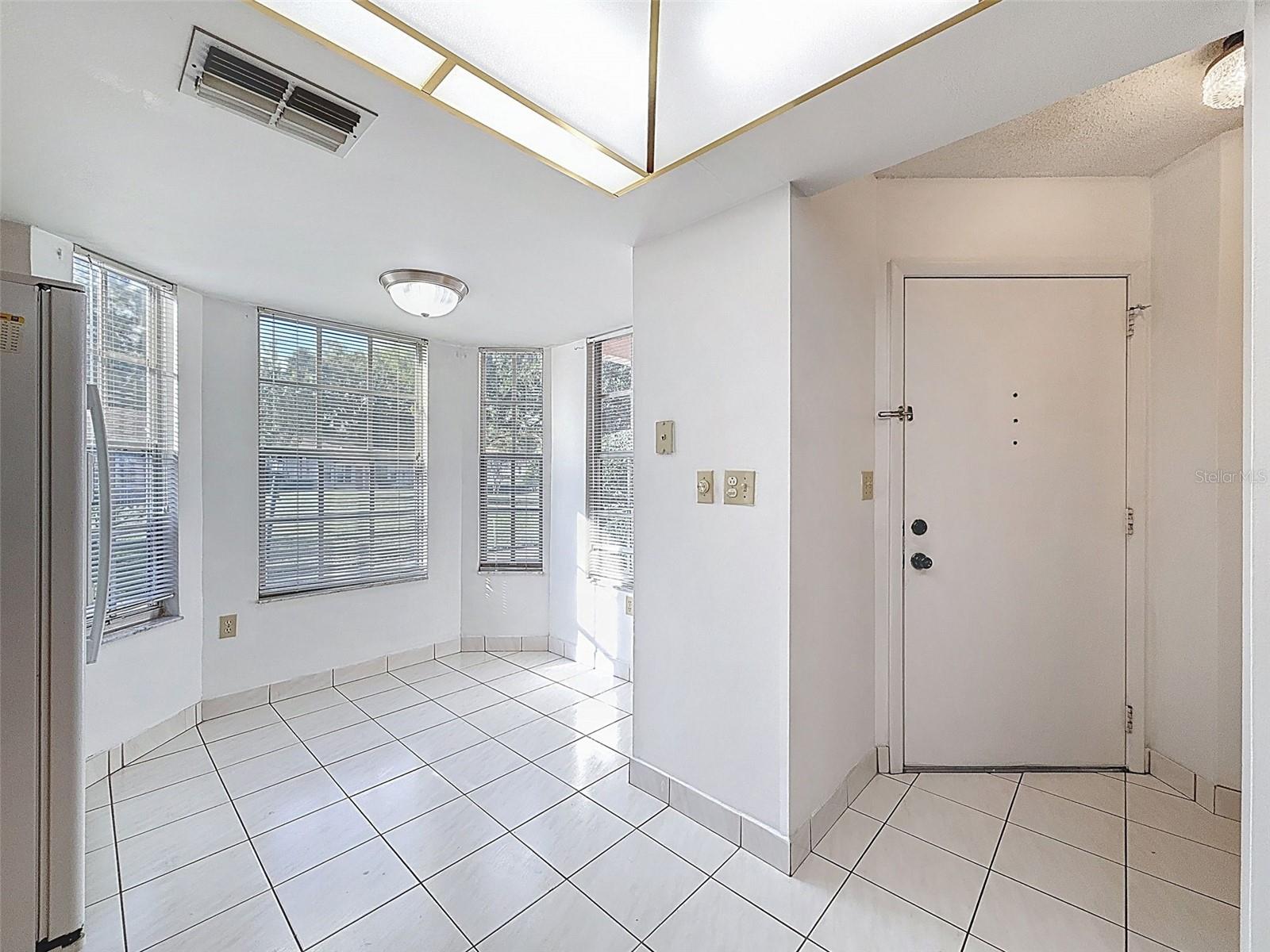 Image 7 of 74 For 11403 Versailles Lane E