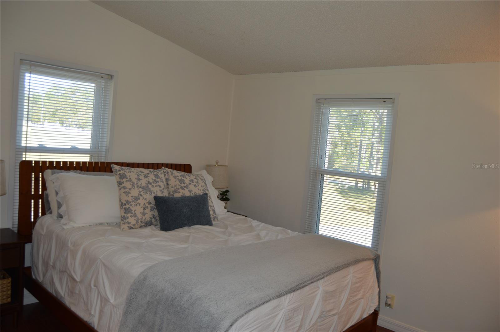 Image 18 of 49 For 14258 Highgrove Road