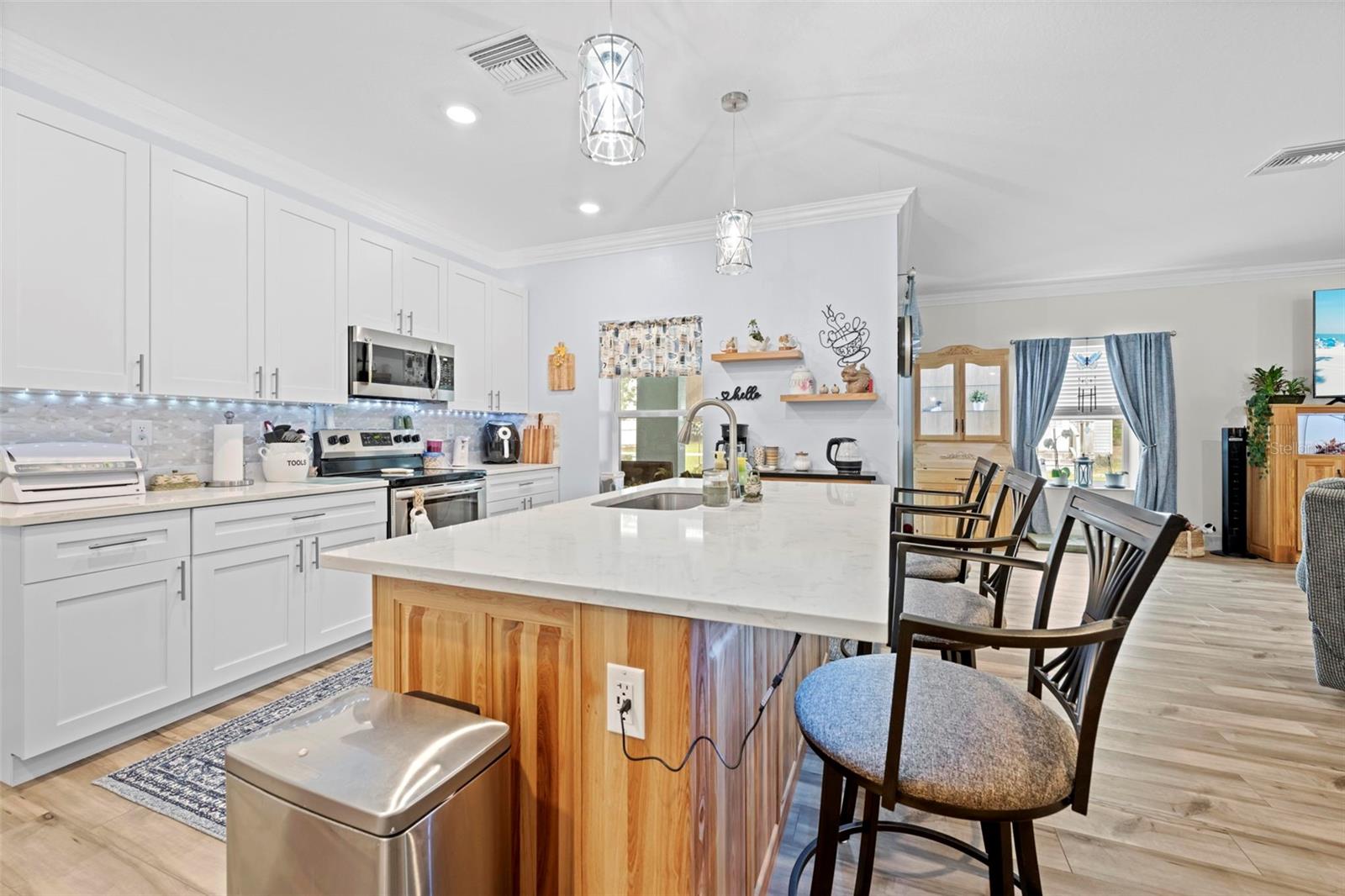 Image 26 of 48 For 18062 Malibar Road