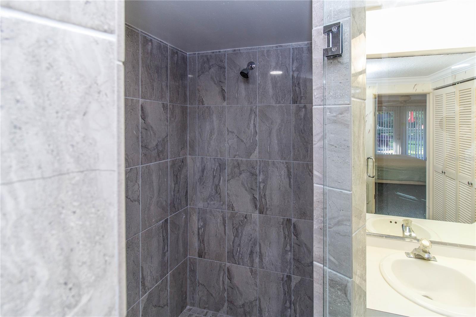 Image 21 of 37 For 5918 Grey Street