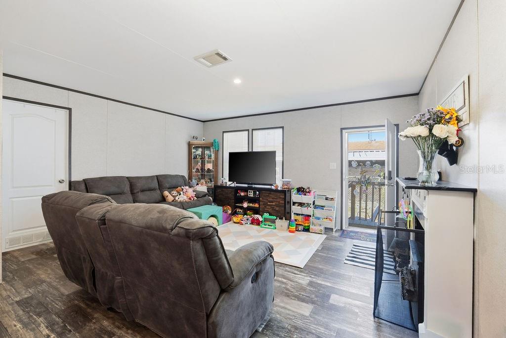 Image 10 of 39 For 5819 Sunshine Park Drive