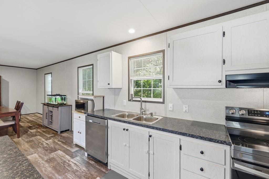 Image 17 of 39 For 5819 Sunshine Park Drive