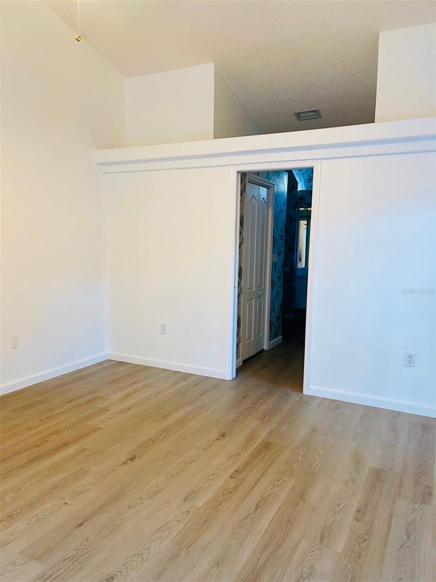 Image 17 of 37 For 1366 Aladdin Road