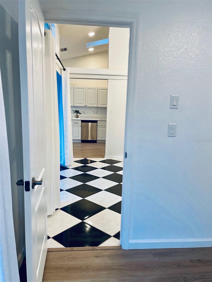 Image 25 of 37 For 1366 Aladdin Road