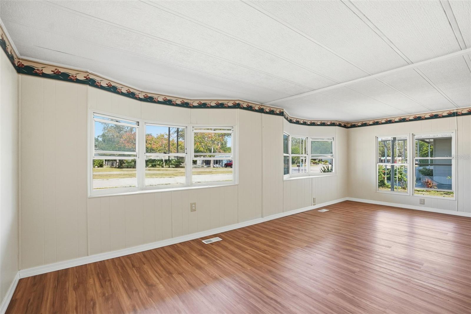 Image 10 of 51 For 9293 Highpoint Boulevard