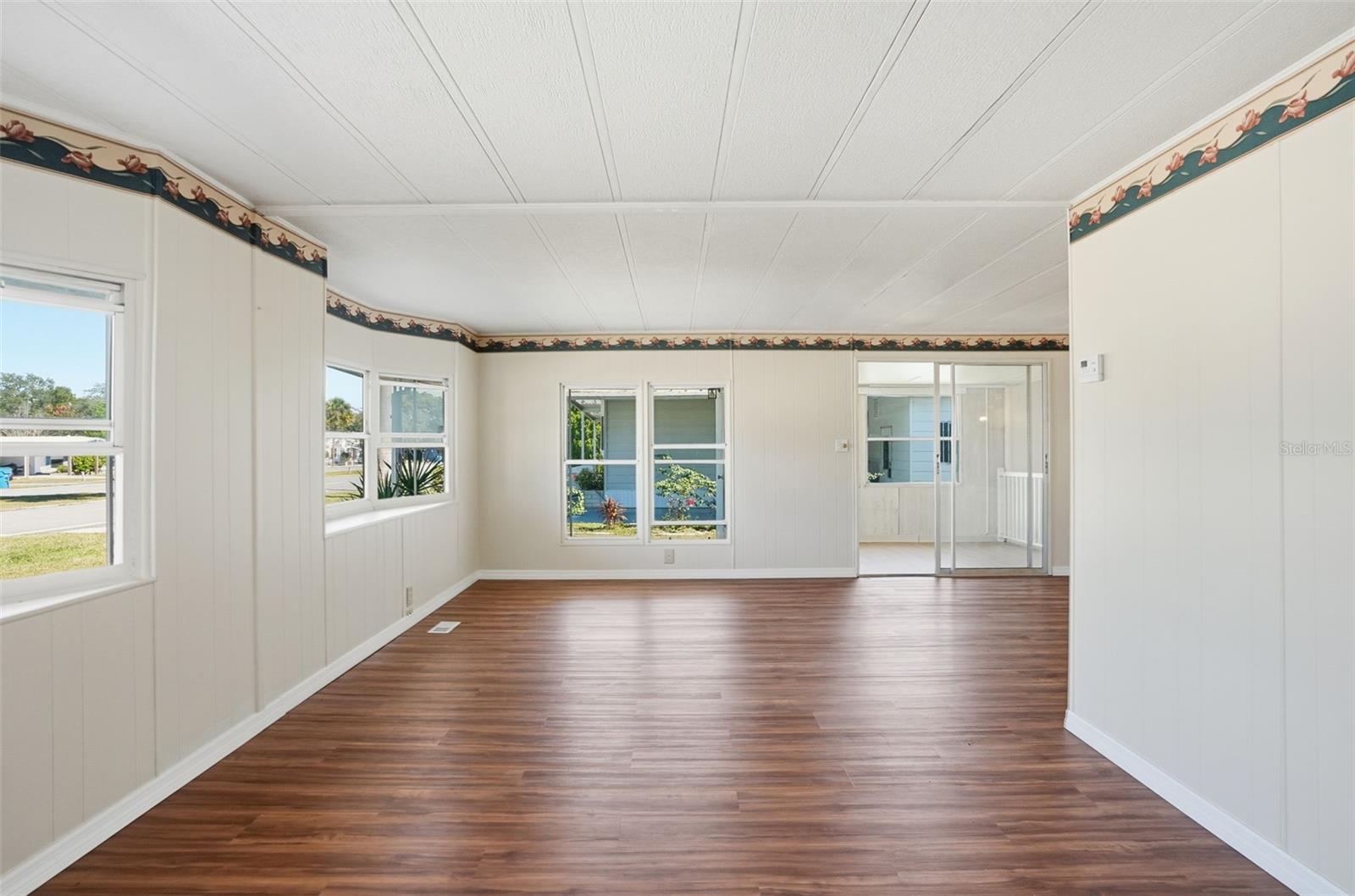 Image 11 of 51 For 9293 Highpoint Boulevard