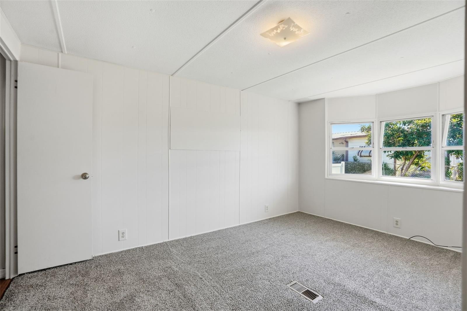 Image 16 of 51 For 9293 Highpoint Boulevard