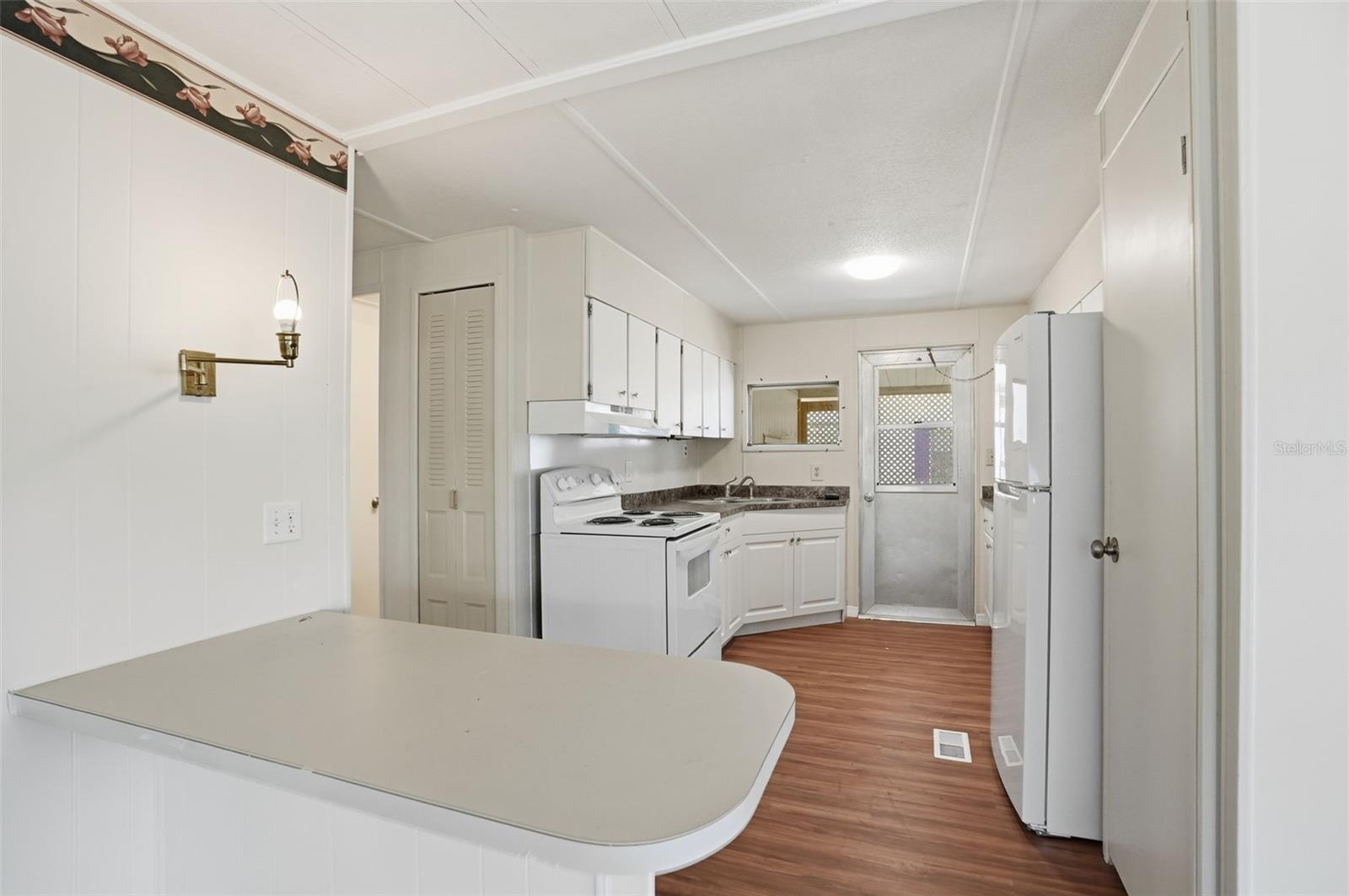 Image 5 of 51 For 9293 Highpoint Boulevard