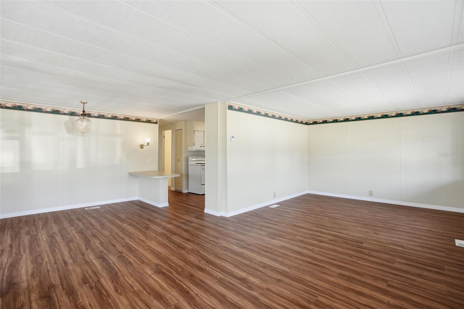 Image 9 of 51 For 9293 Highpoint Boulevard