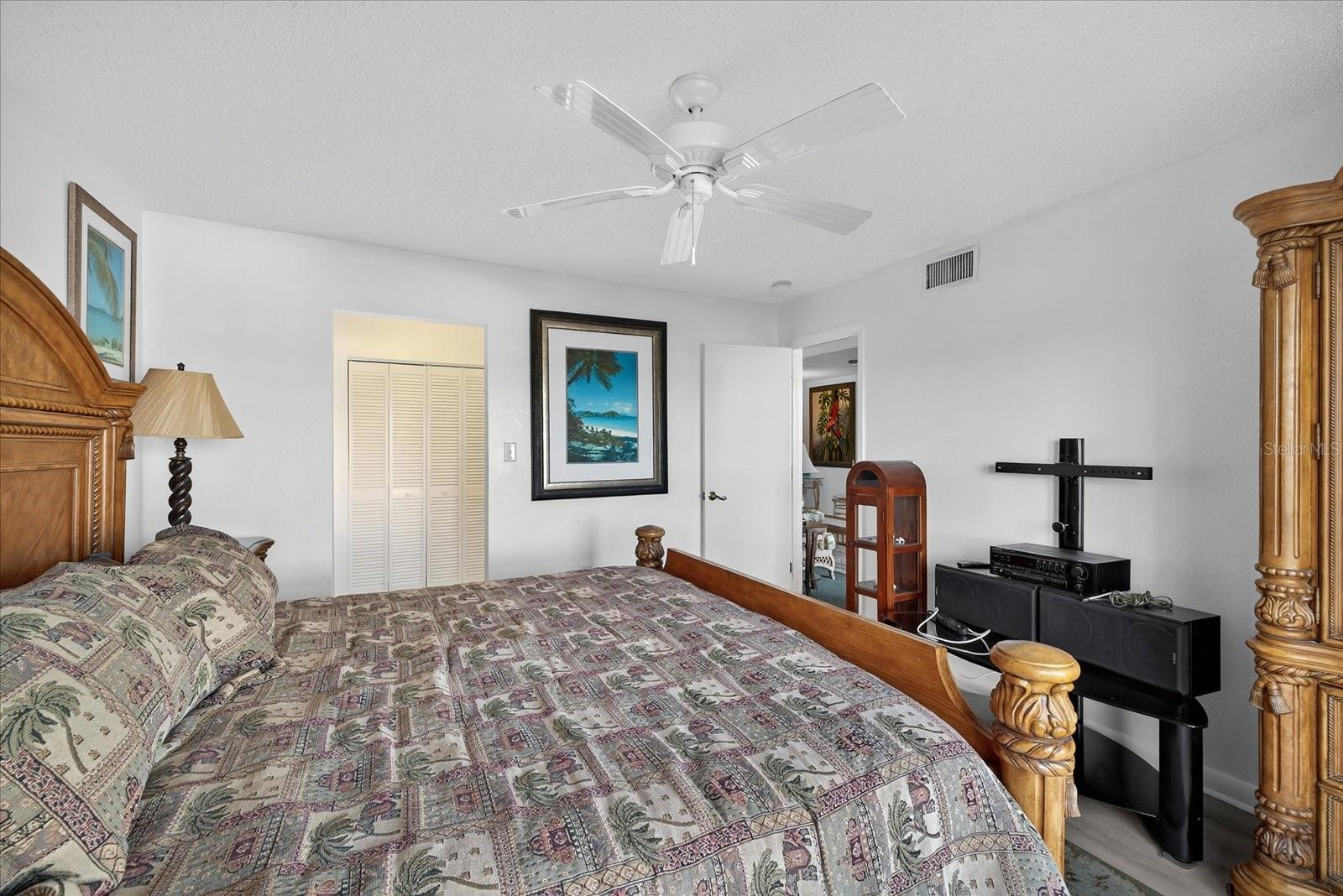 Image 18 of 66 For 4939 Floramar Terrace 302