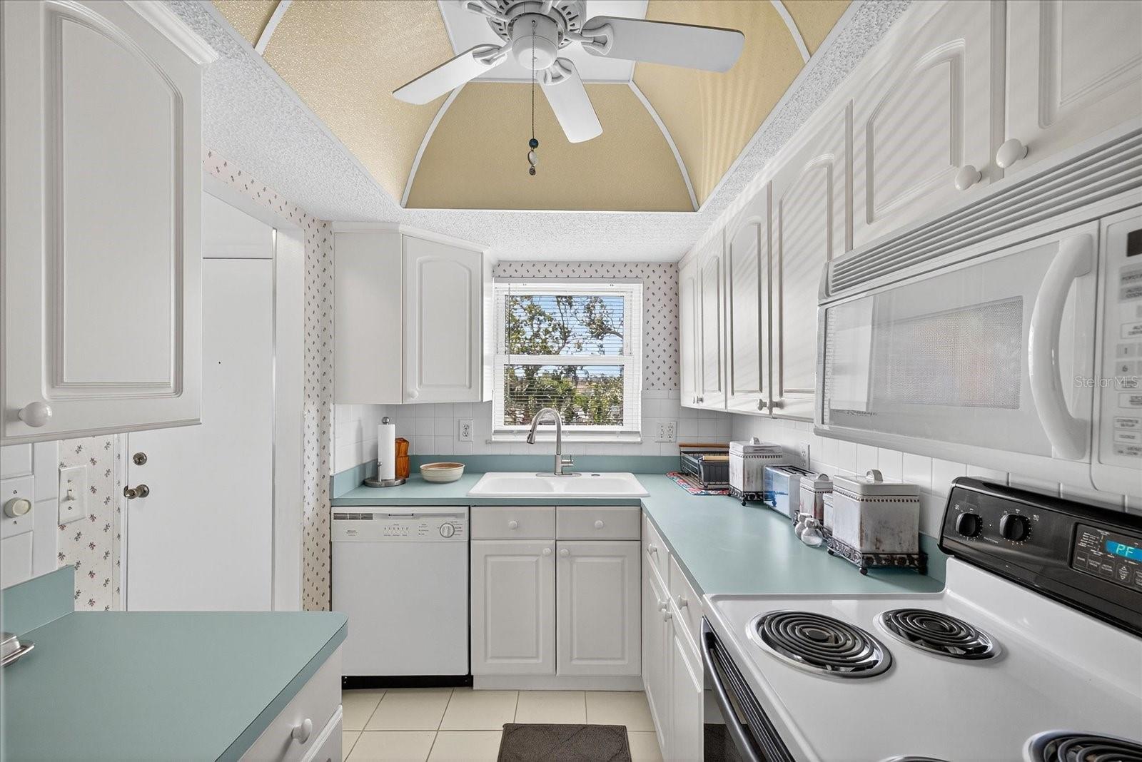 Image 5 of 66 For 4939 Floramar Terrace 302