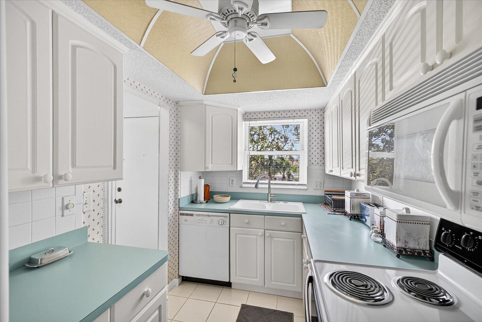 Image 6 of 66 For 4939 Floramar Terrace 302