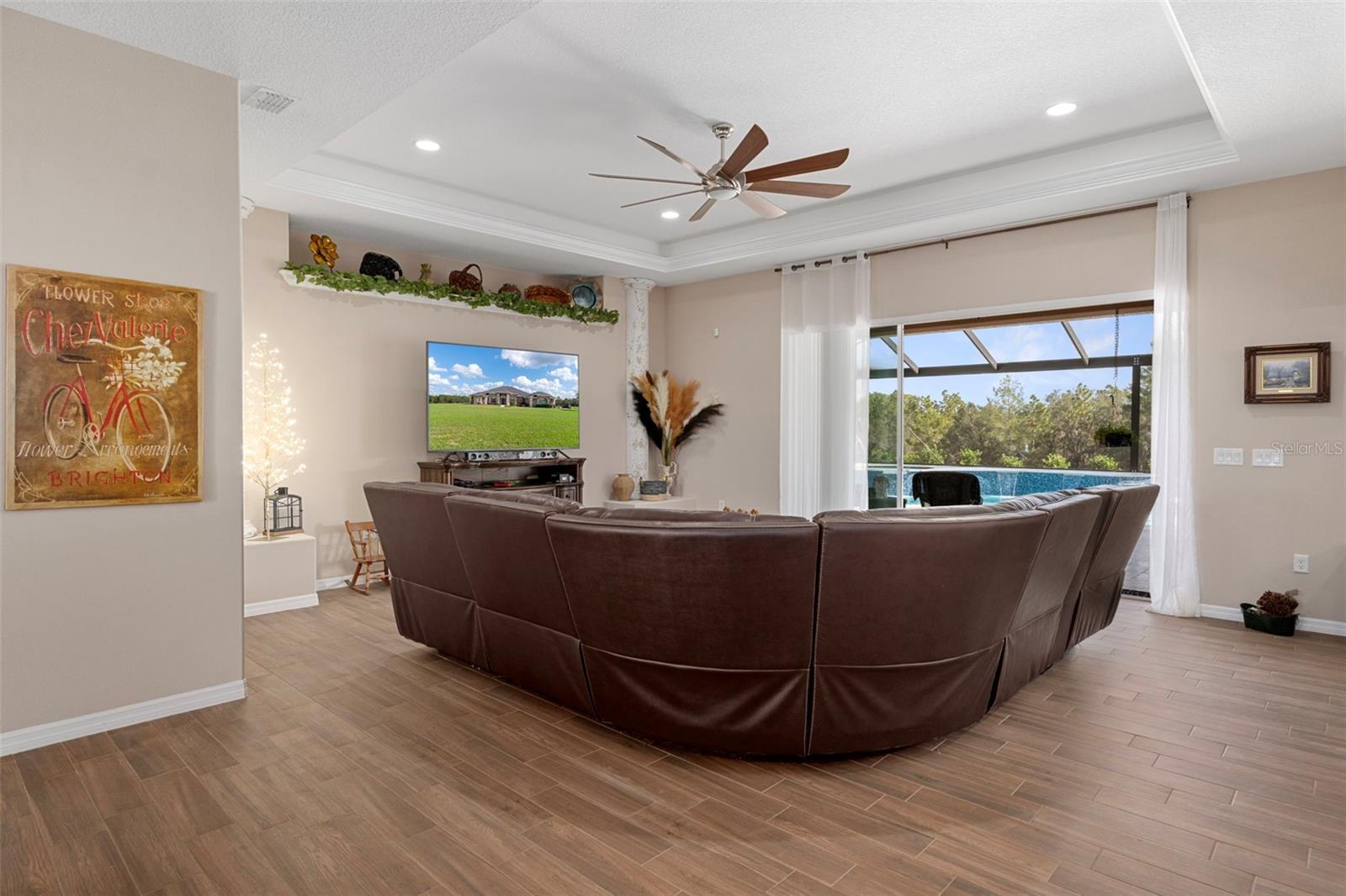 Listing photo id 15 for 11367 Brightstar Avenue