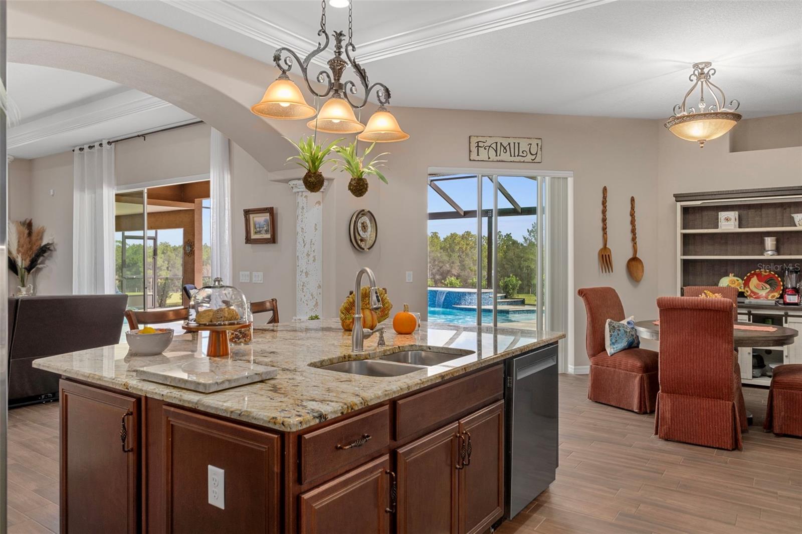 Listing photo id 22 for 11367 Brightstar Avenue