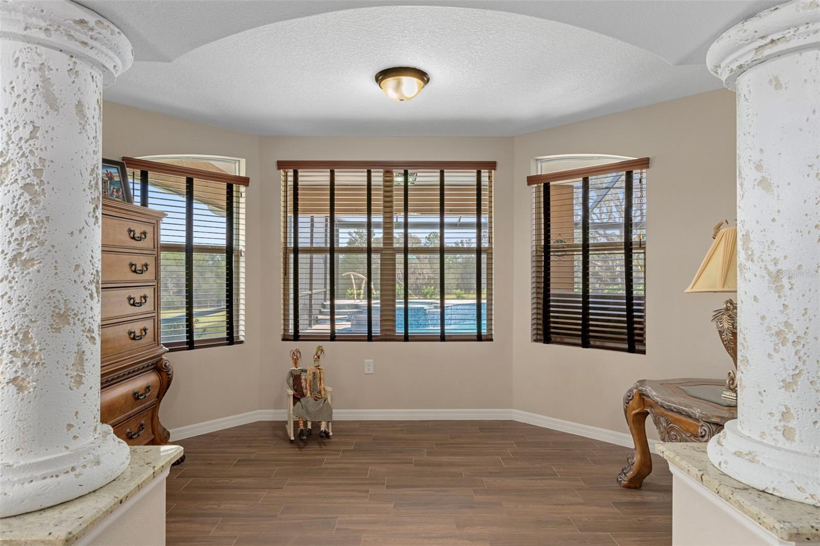 Listing photo id 30 for 11367 Brightstar Avenue