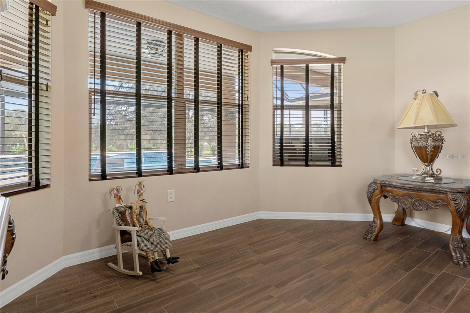 Listing photo id 31 for 11367 Brightstar Avenue