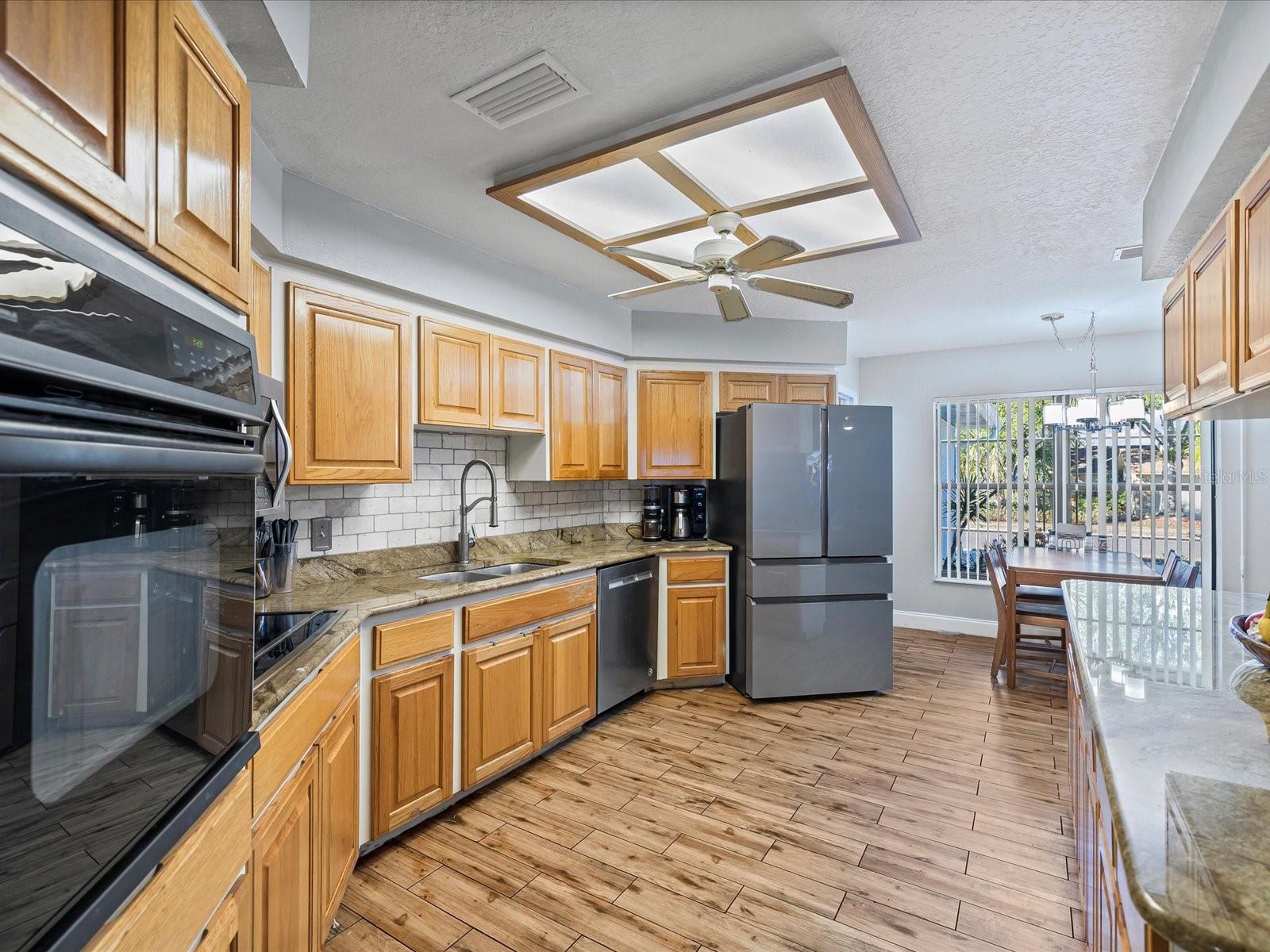 Listing photo id 8 for 7814 Bahama Avenue