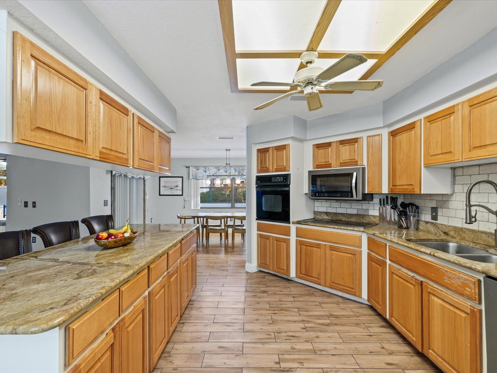 Listing photo id 9 for 7814 Bahama Avenue