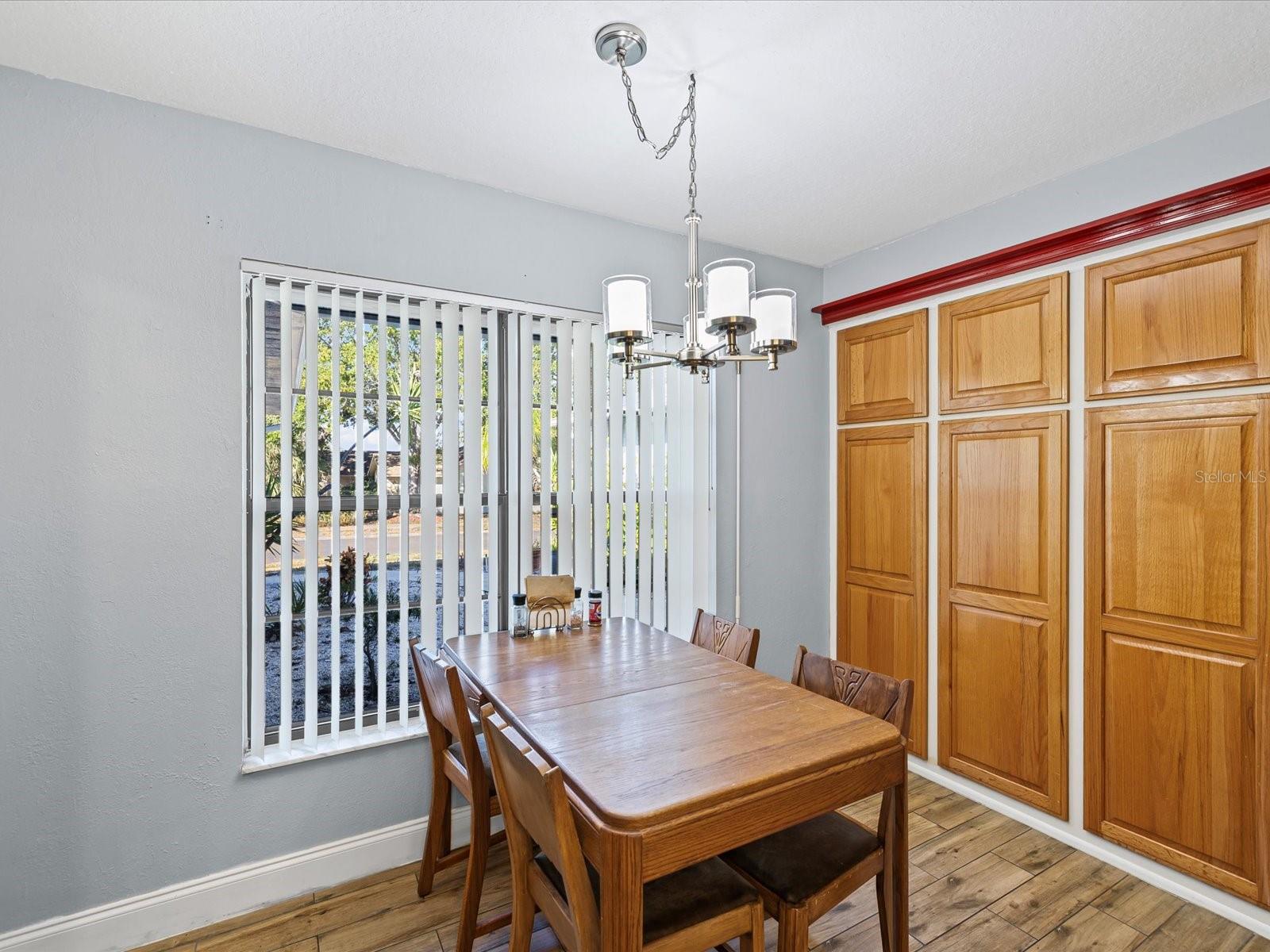 Listing photo id 13 for 7814 Bahama Avenue