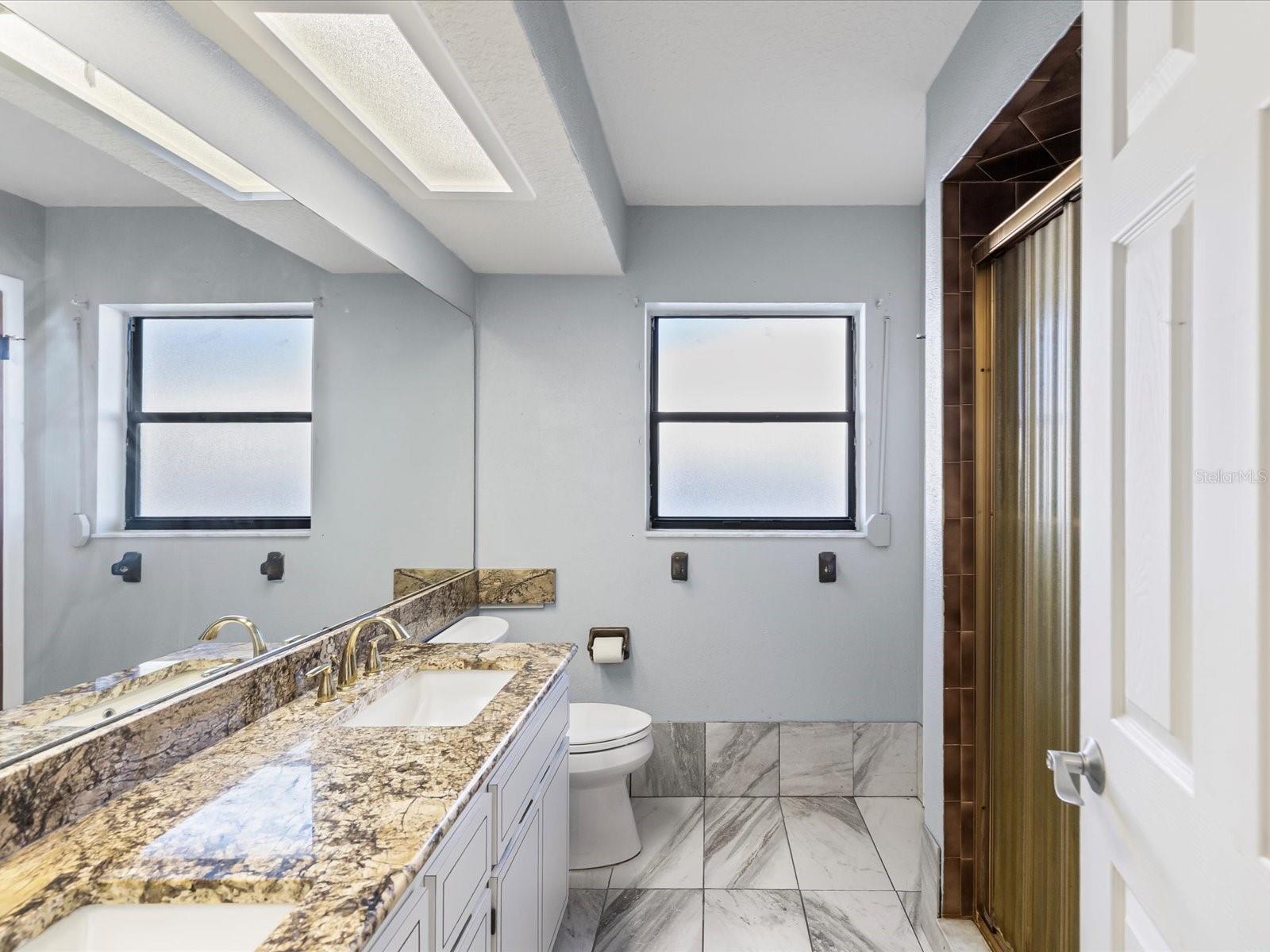 Listing photo id 16 for 7814 Bahama Avenue