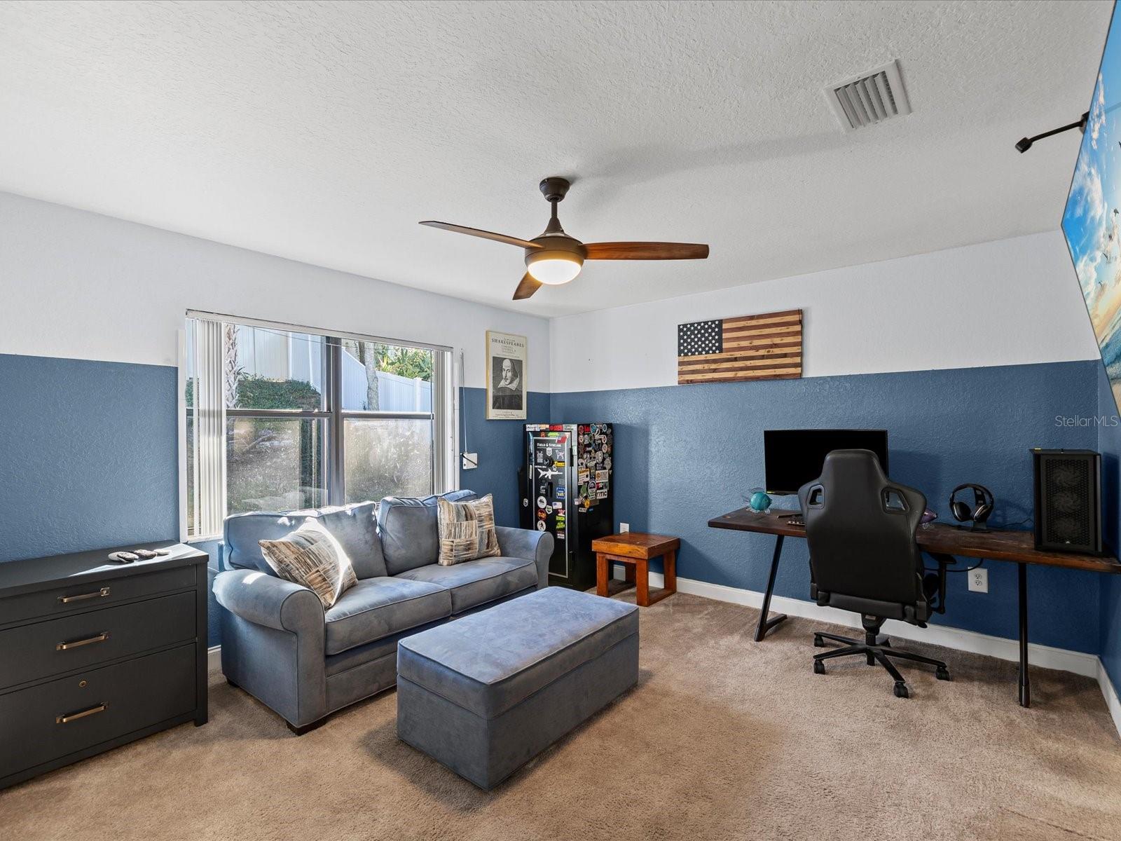 Listing photo id 18 for 7814 Bahama Avenue