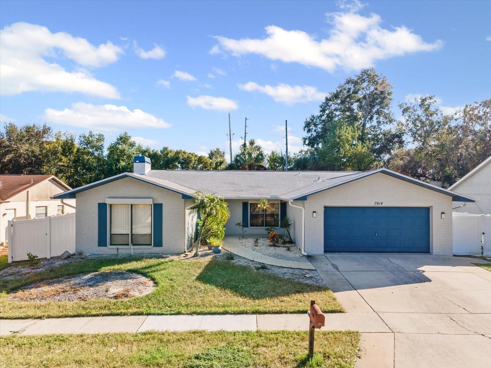 Listing photo id 34 for 7814 Bahama Avenue