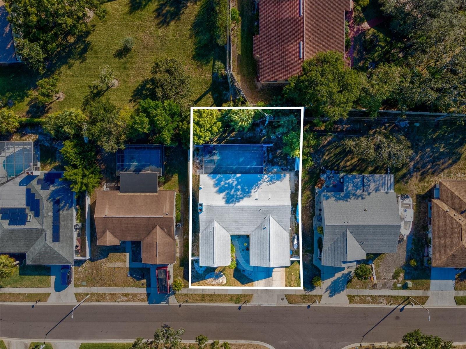 Listing photo id 40 for 7814 Bahama Avenue