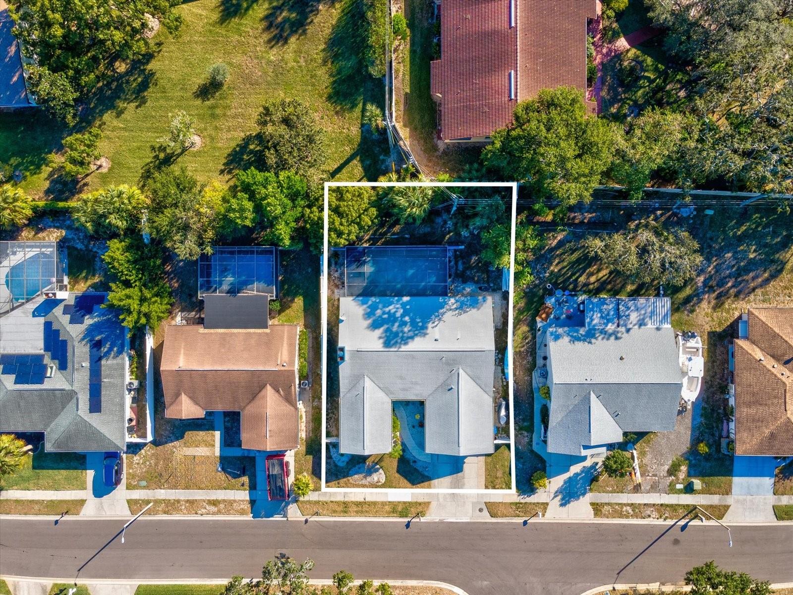 Listing photo id 41 for 7814 Bahama Avenue