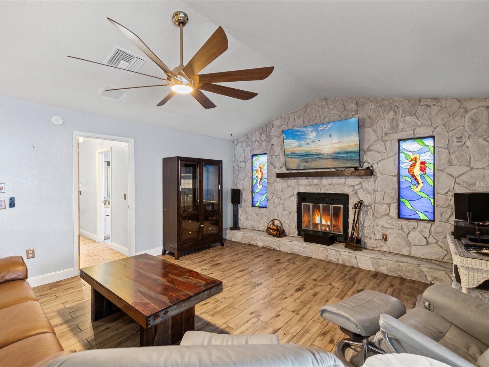 Listing photo id 6 for 7814 Bahama Avenue