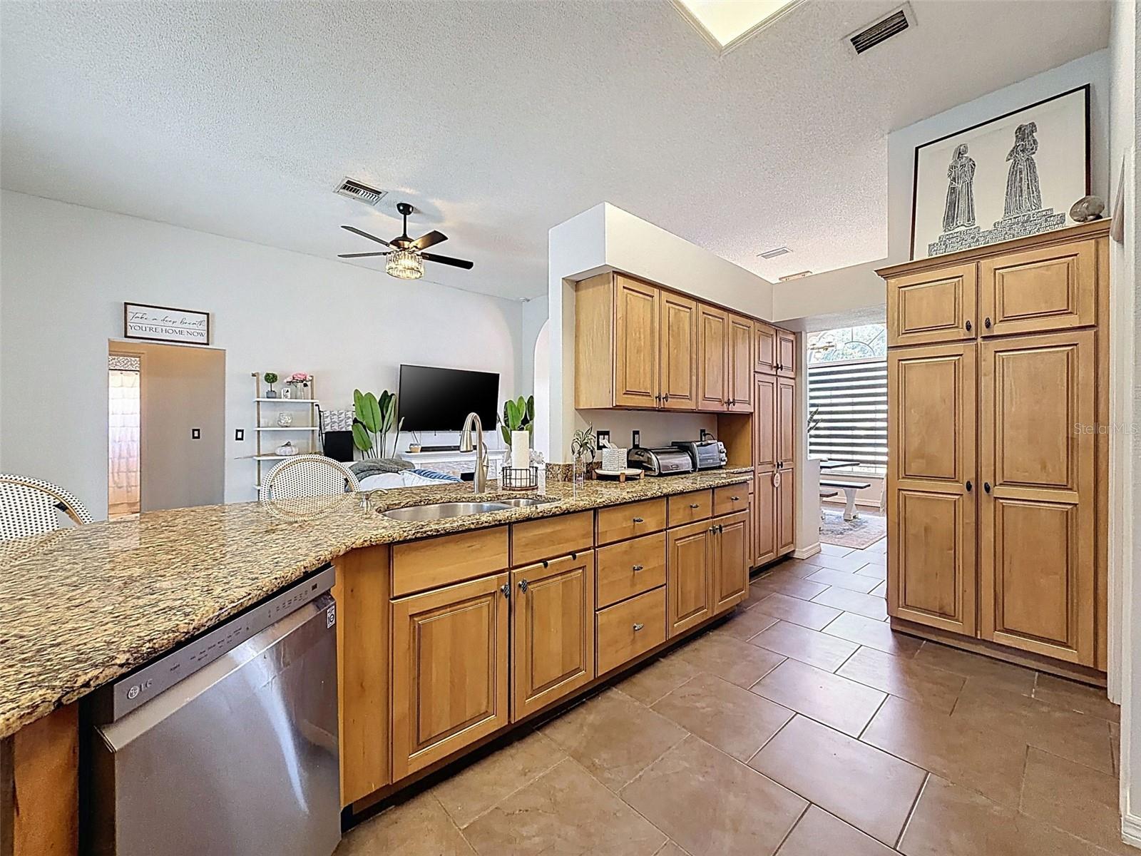 Image 15 of 54 For 890 Crestridge Circle