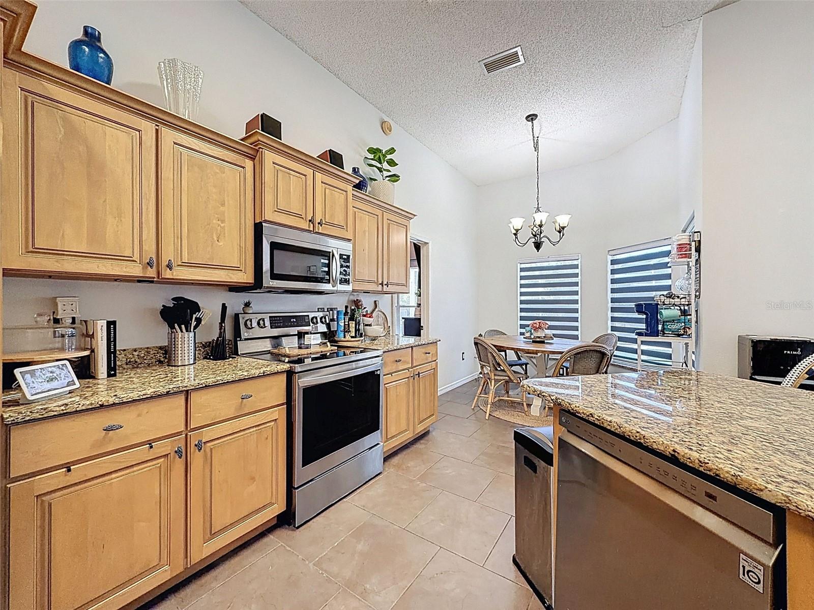 Image 19 of 54 For 890 Crestridge Circle