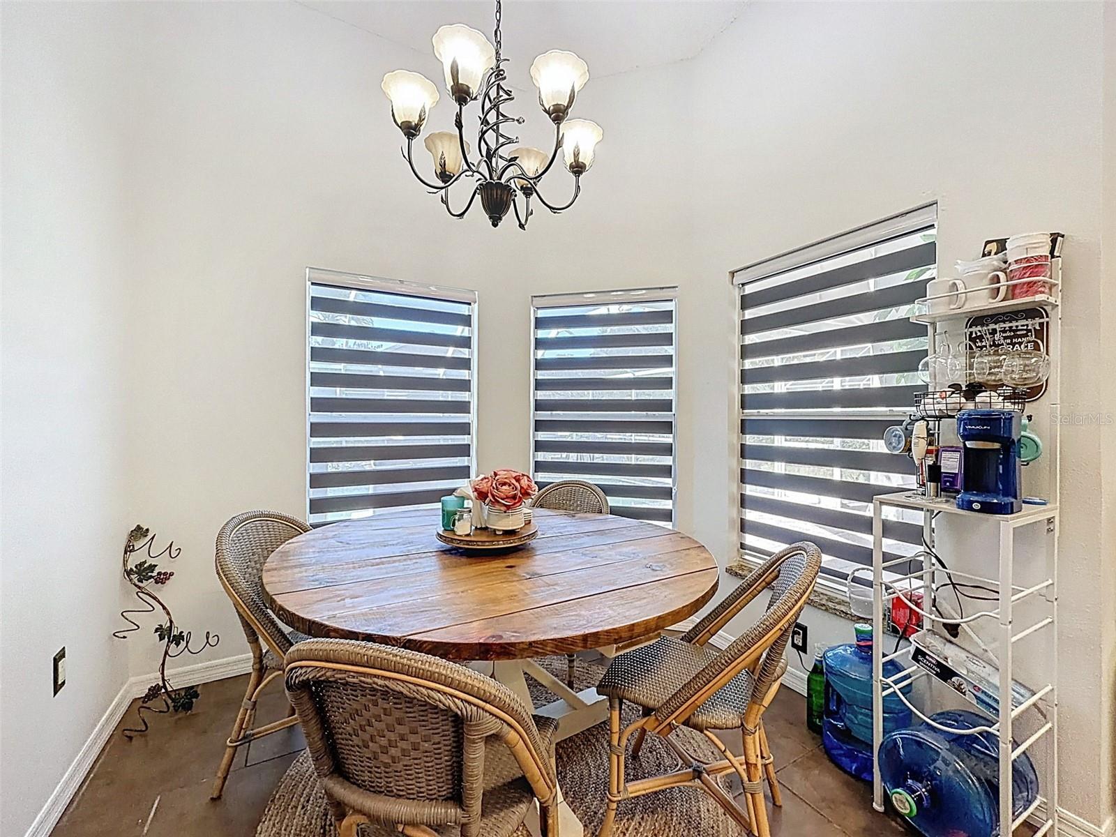 Image 22 of 54 For 890 Crestridge Circle