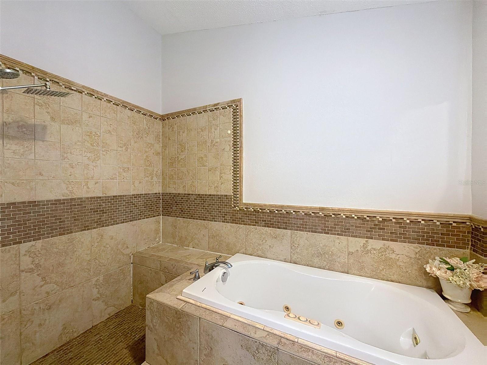 Image 28 of 54 For 890 Crestridge Circle