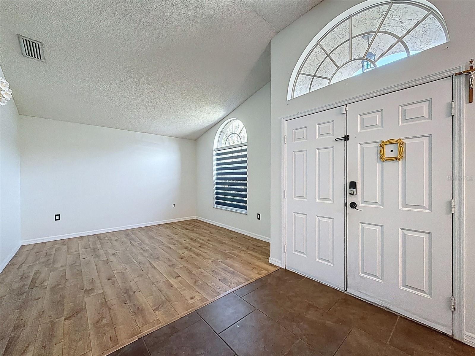 Image 6 of 54 For 890 Crestridge Circle