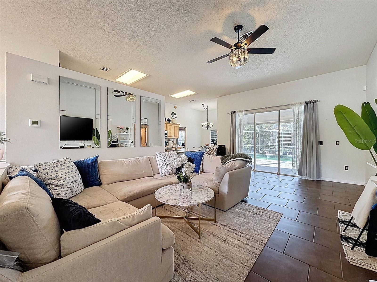 Image 9 of 54 For 890 Crestridge Circle