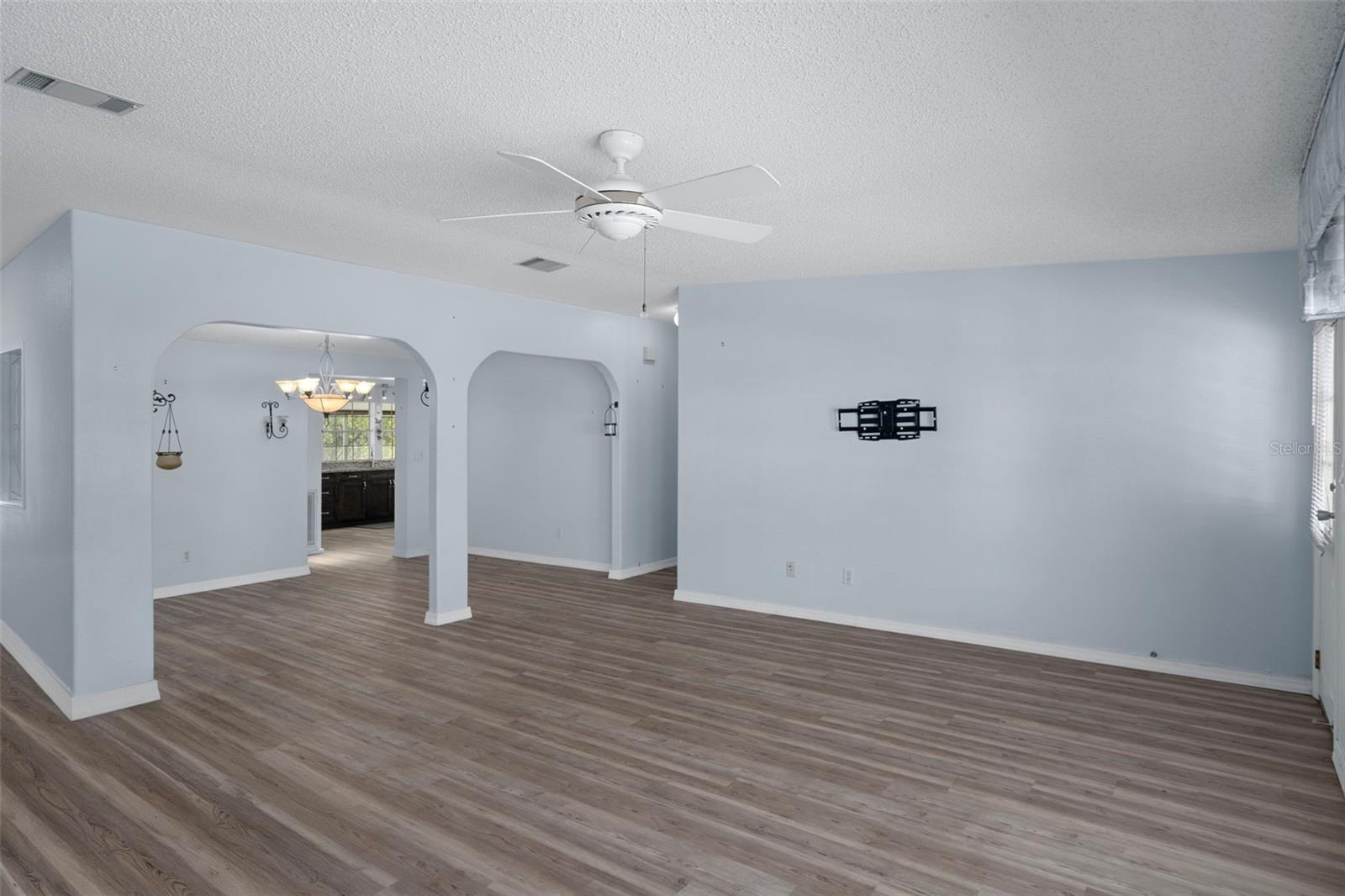 Image 14 of 50 For 2005 Lake Linda Circle