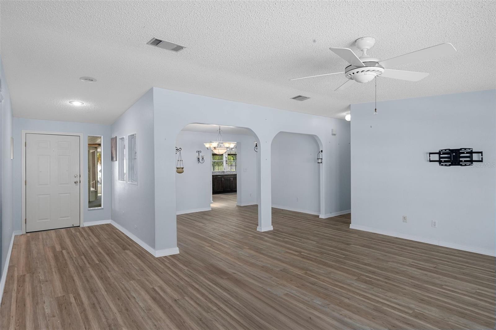 Image 15 of 50 For 2005 Lake Linda Circle