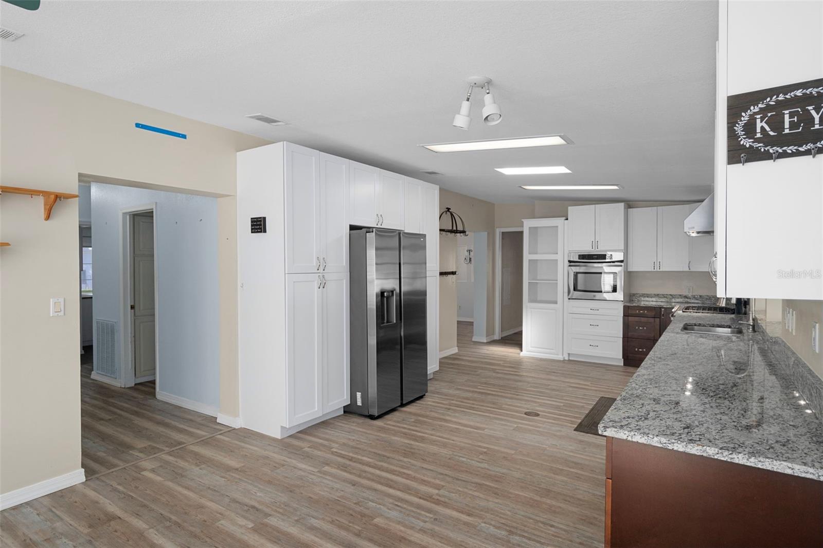 Image 23 of 50 For 2005 Lake Linda Circle