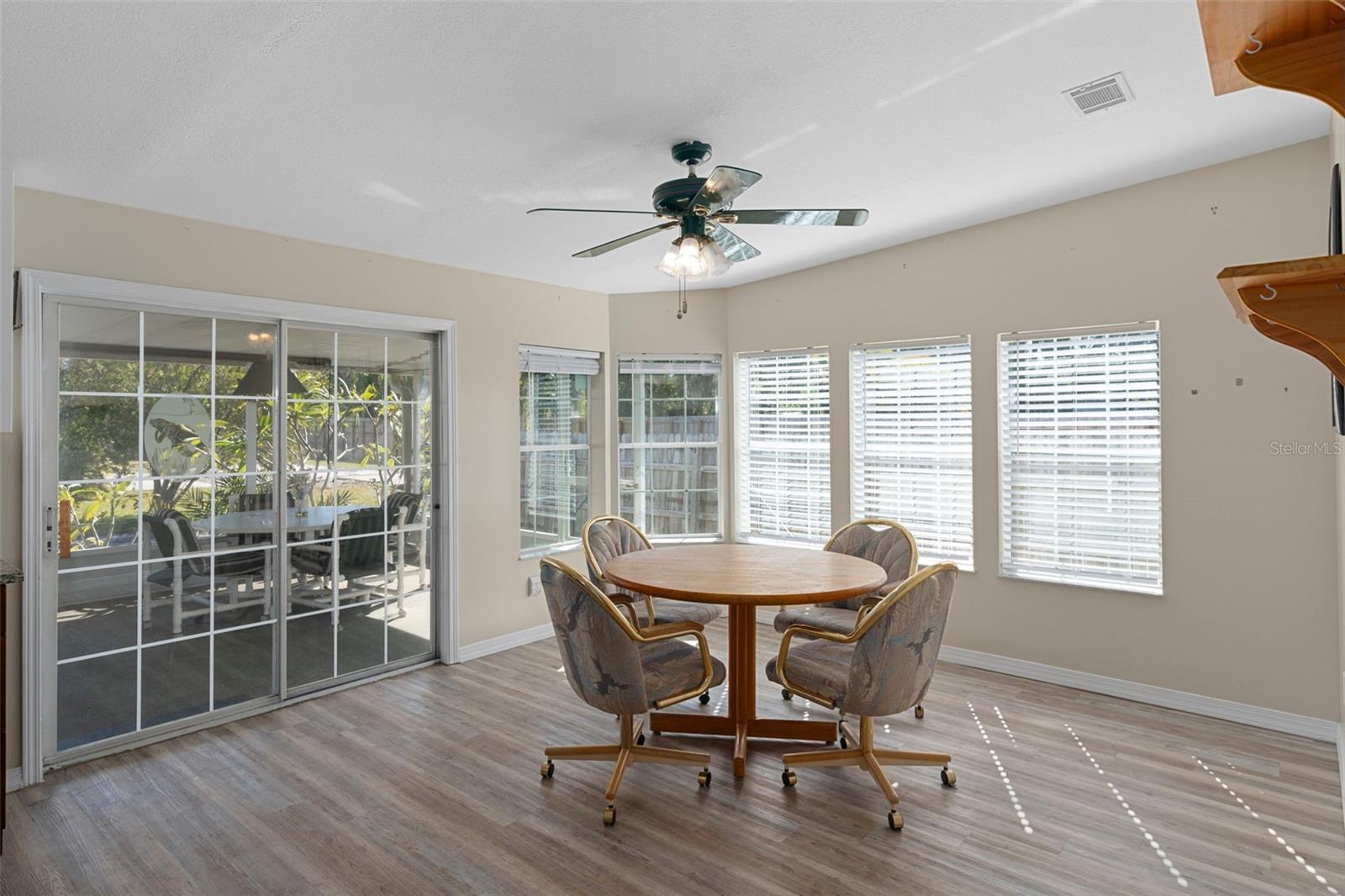 Image 25 of 50 For 2005 Lake Linda Circle